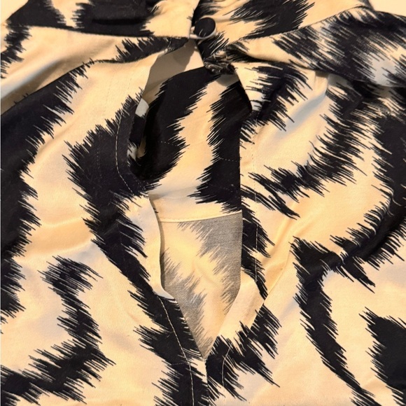 Ted Baker Nuuras High- Neck Navy Blue and Cream Zebra Pattern Blouse Size 3 - Picture 4 of 11